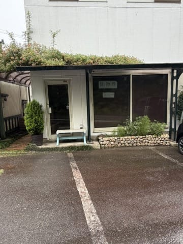 店舗南側からの外観